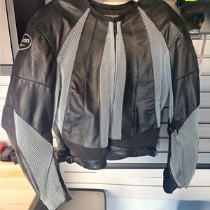 Vanson Leather Motorcycle Jacket w/ Armor – Men’s XL